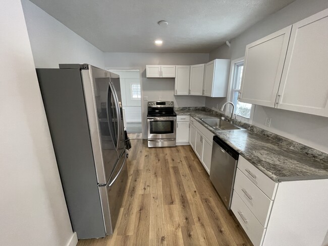 Building Photo - 218 W 28th St