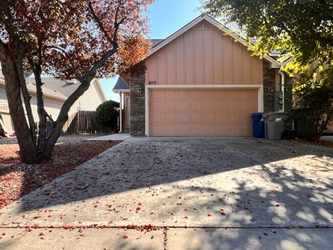 Primary Photo - Beautiful Centrally located Duplex in Boise!