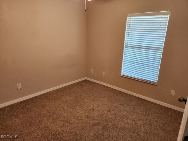 Building Photo - 2023 NW 3rd Terrace