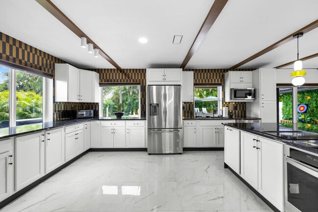 Building Photo - 10366 NW 15th St