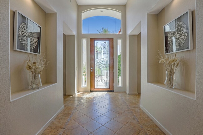 Building Photo - 701 Indian Ridge Dr