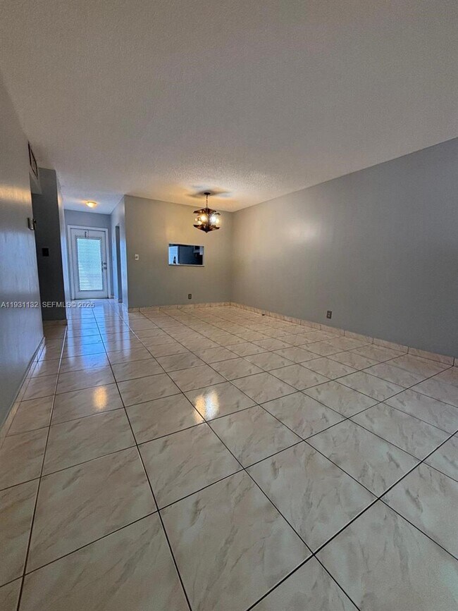 Building Photo - 5181 W Oakland Park Blvd