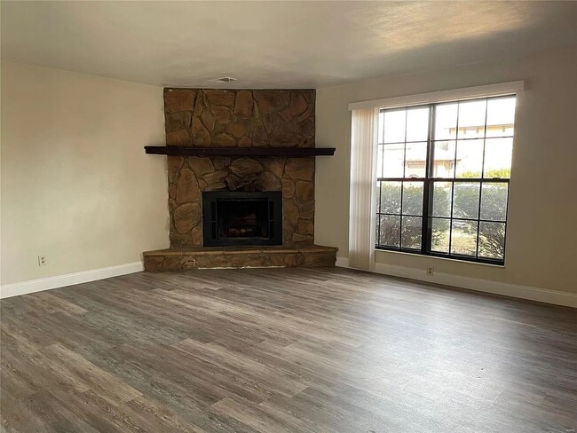 Building Photo - 711 Plankway Dr