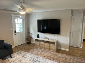 Building Photo - 5212 NE 62nd Ave