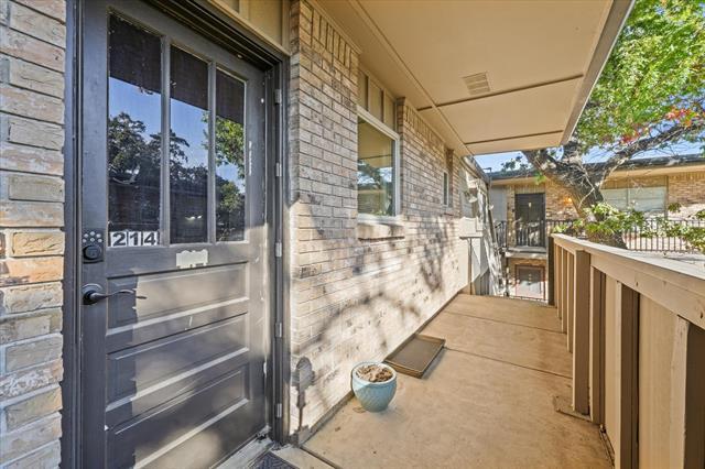 Building Photo - 7925 Royal Ln