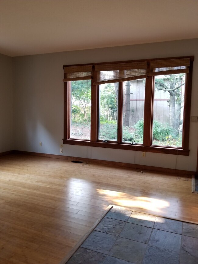 Building Photo - Great 3 bed 2 bath home!! AVAILABLE AUGUST 2027!