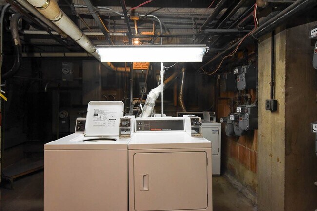 Building Photo - 735 Judson Ave