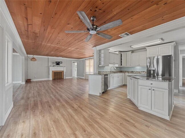 Building Photo - 125 Lake Roy Dr