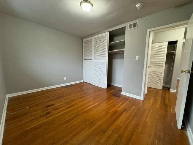 Building Photo - 1568 Alexandria Dr