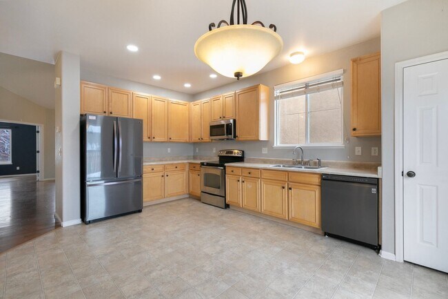 Building Photo - Unparalleled Single-Level Living with Breathtaking Views in D20!