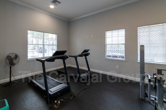 Building Photo - 6646 S Goldenrod Rd