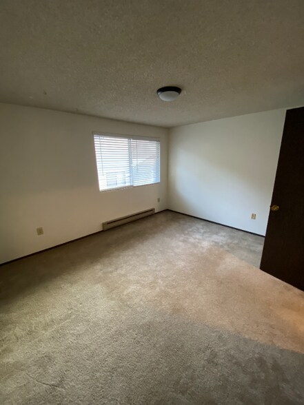Building Photo - 1220 N 137th St