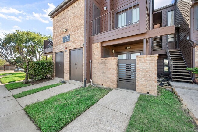 Primary Photo - North Alington Condo close to the Entertainment District