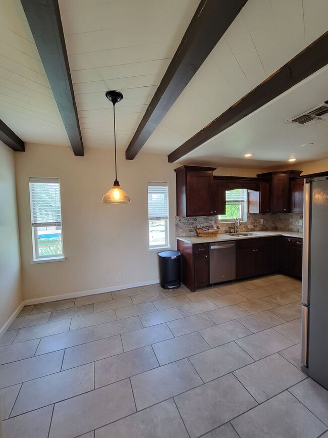 Building Photo - Charming Central Tucson Retreat with Updat...