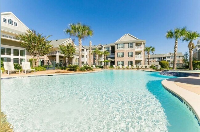 Building Photo - 22631 Colonial Pkwy