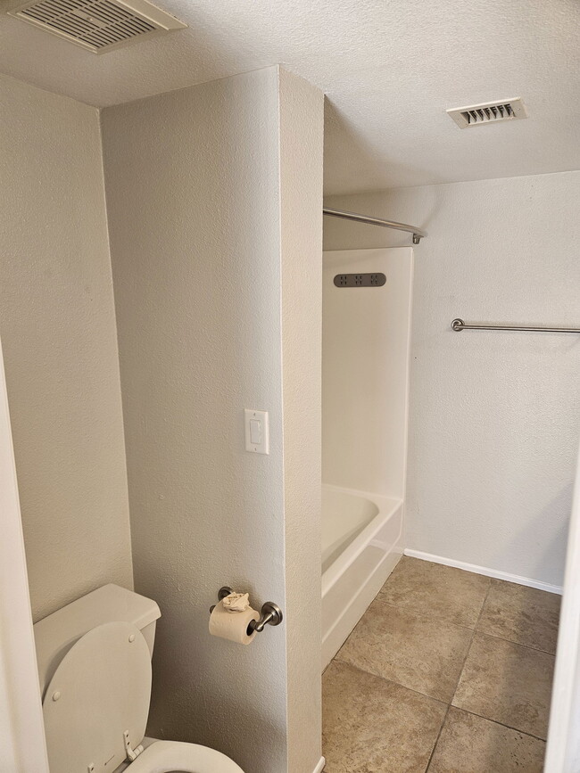 Building Photo - 885 N Granite Reef Rd