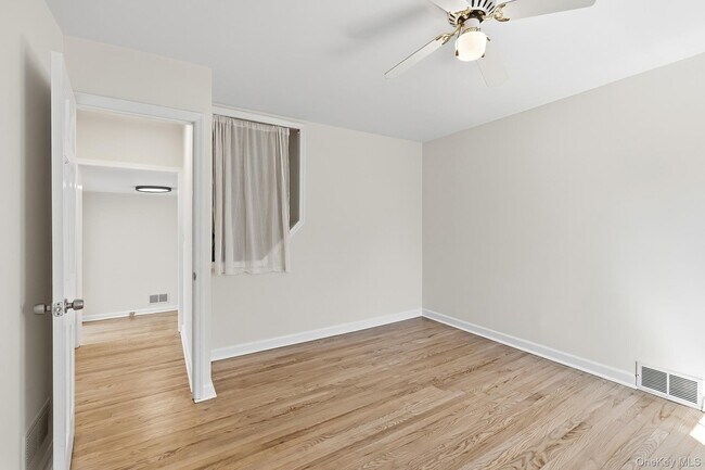 Building Photo - 1936 Longvue St