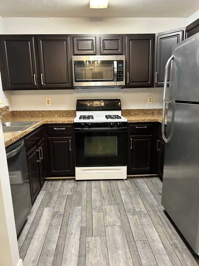 Building Photo - 45511 Westmeath Way