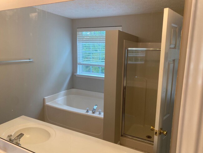 Building Photo - 219 Wild Flower Ln