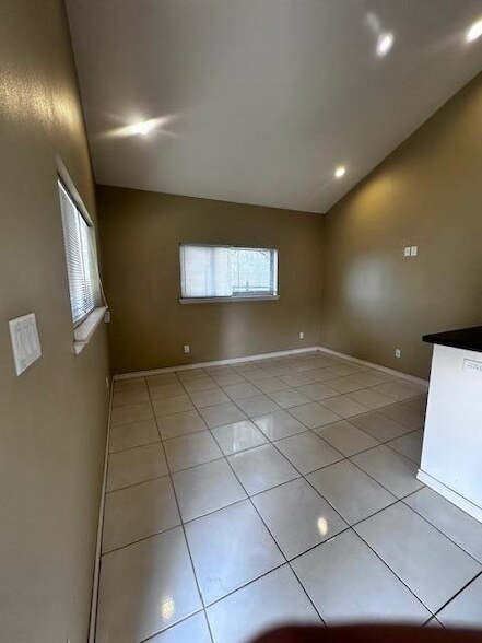 Building Photo - 1120 Crown Ridge