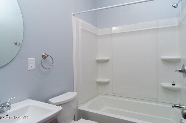 Building Photo - 10 Hall Pl