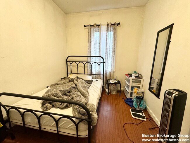 Building Photo - 93 A Hillside St