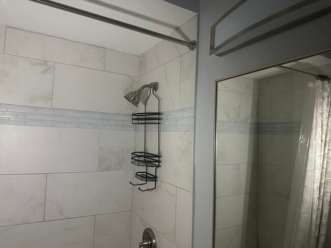 Building Photo - 8805 N Dee Rd