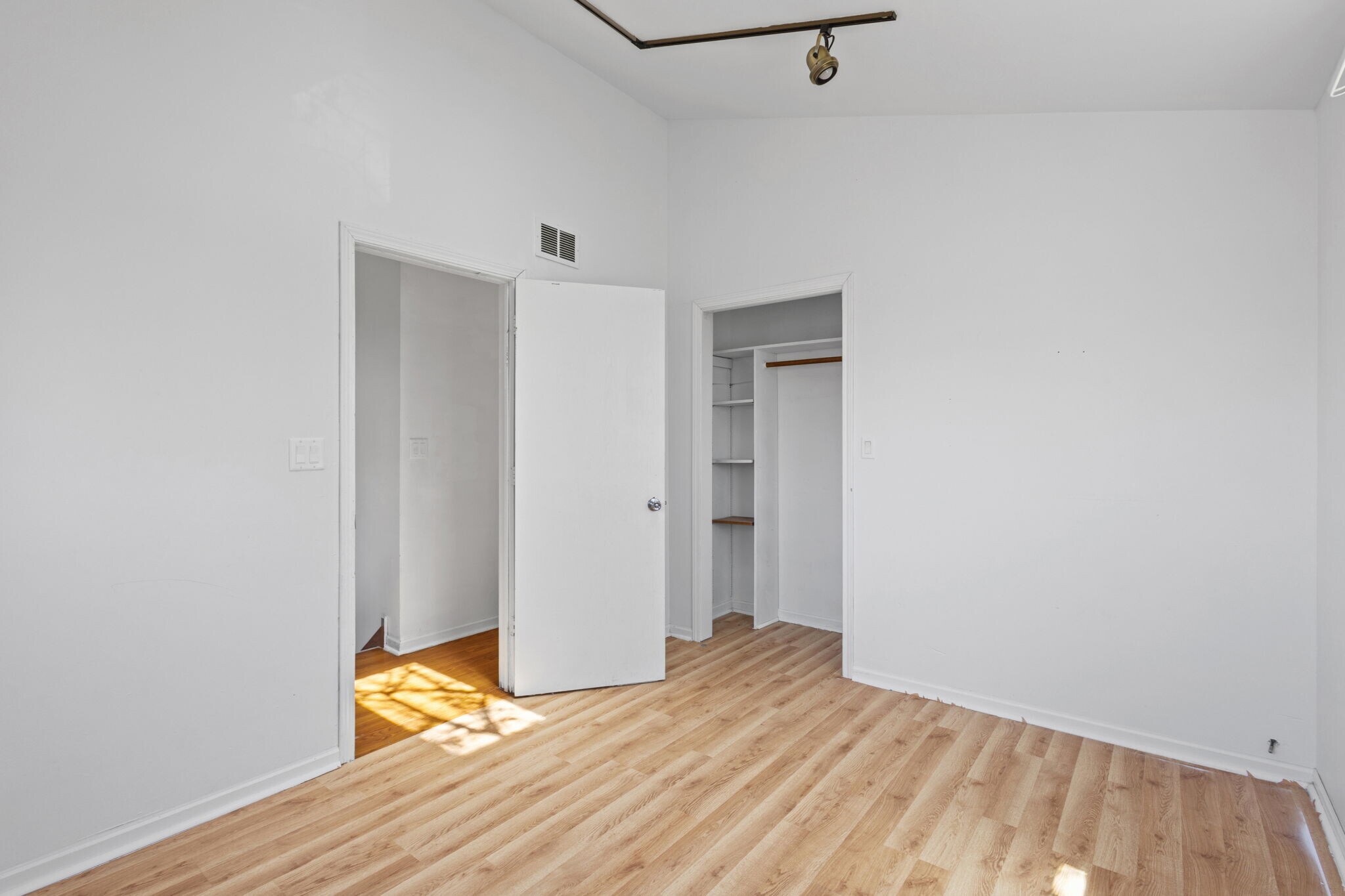 Building Photo - 5230 S Lockwood Ave