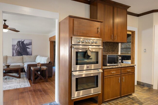 Building Photo - 158 Uriah Dr