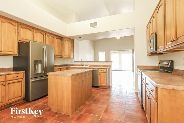 Building Photo - 8229 N Sombrero Point Dr