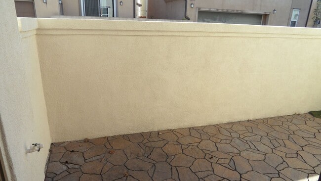 Building Photo - 3BR 2.5 BA 2 Story Home with 2 Car Garage