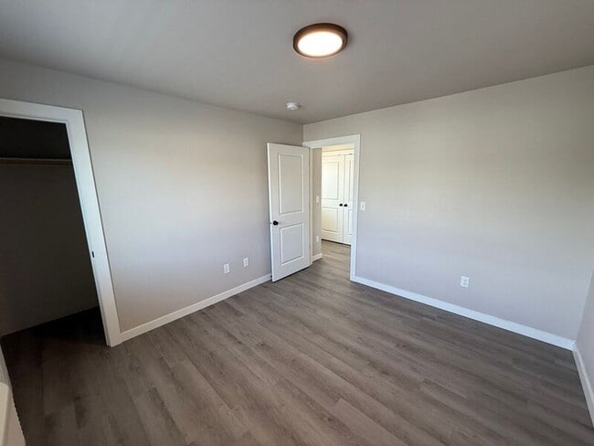 Building Photo - 2901 Waverly Dr SE