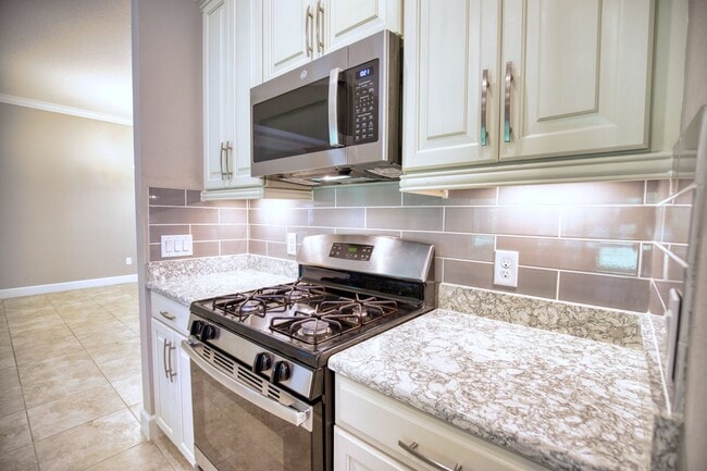 Building Photo - Annual Unfurnished Single-Family Home located in Bellacina at Casey Key with Resort-like Amenities!