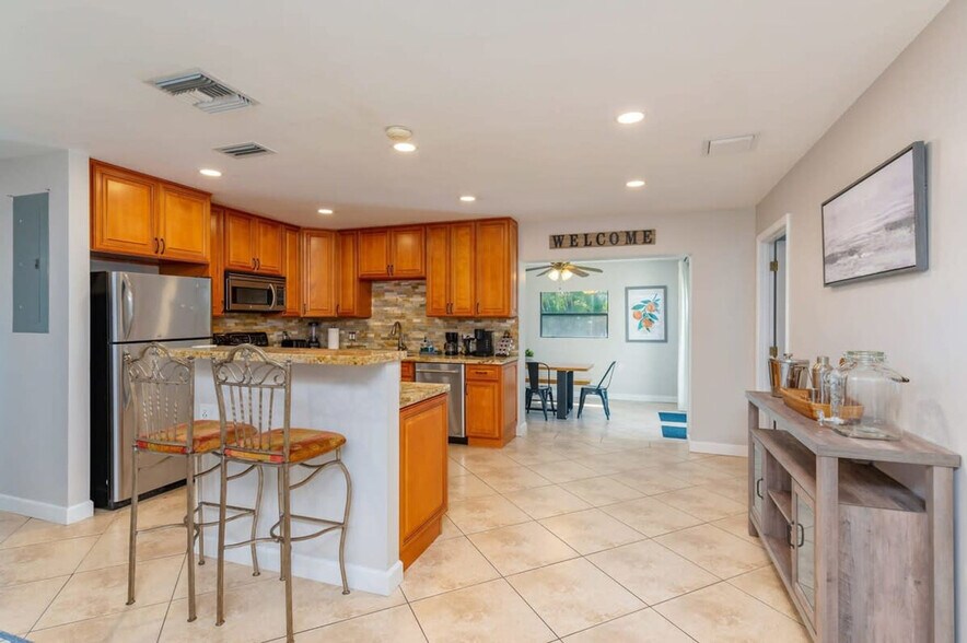 Building Photo - 1183 SE 1st Way