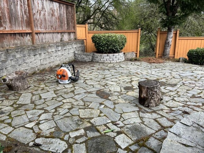 Building Photo - 15715 SE Bybee Dr