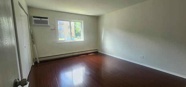 Building Photo - 9290 Hamilton Ct