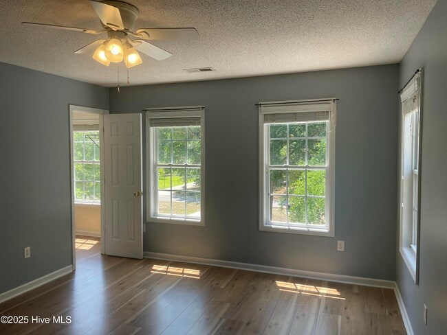 Building Photo - 151 Bayshore Dr