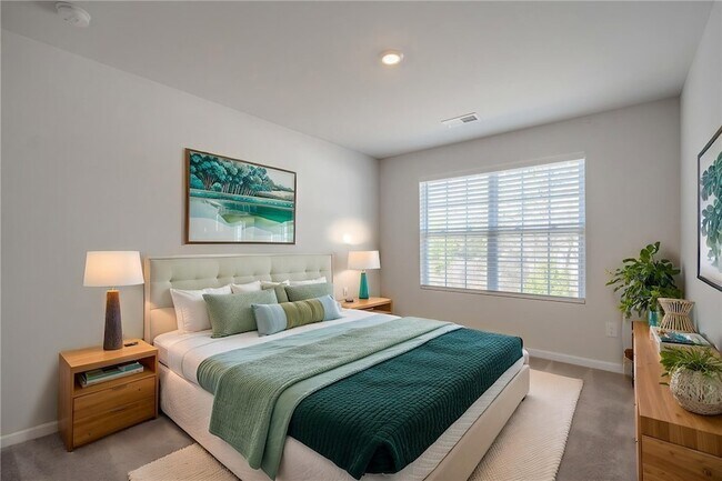 Building Photo - 14 Loebner Ln