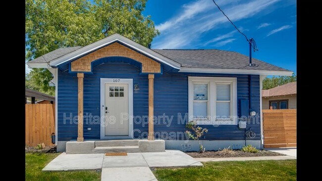 Building Photo - 107 W Hart Ave