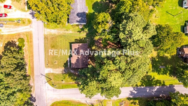 Building Photo - 4 Bedroom Home in Blackstone!
