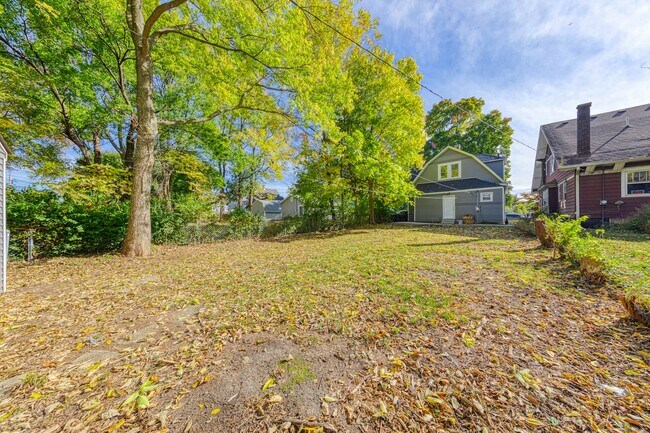 Building Photo - 1138 W 33rd St