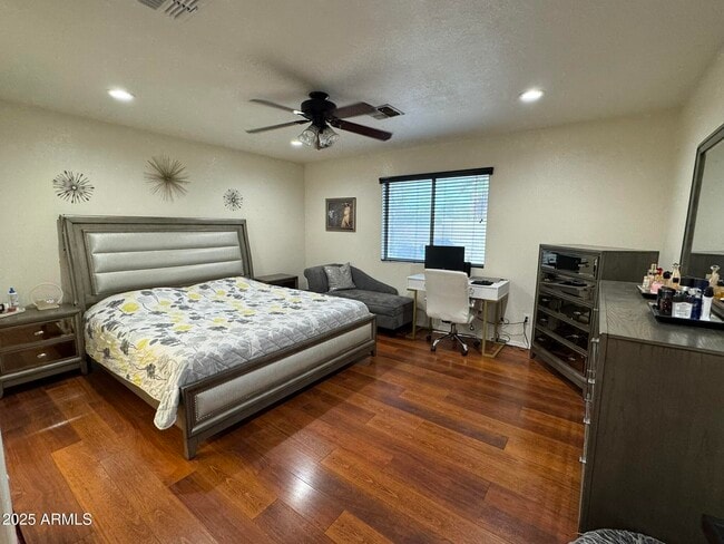 Building Photo - 820 N Owl Dr