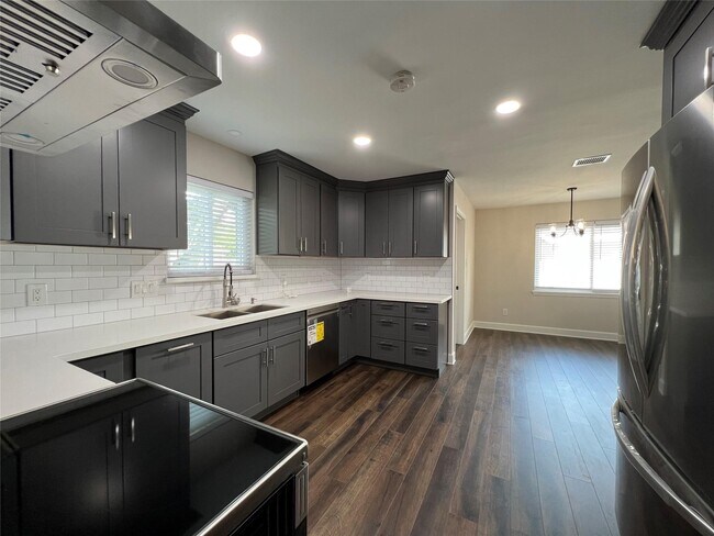 Building Photo - 10903 Albury Dr