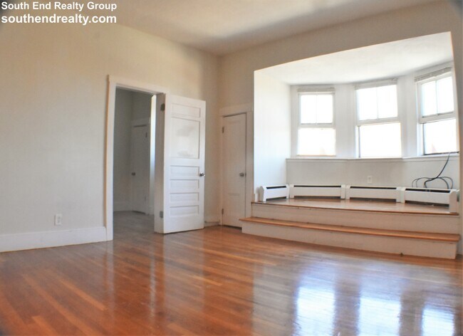 Building Photo - 694 Tremont St