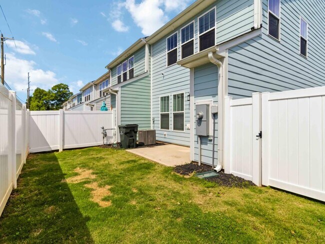 Building Photo - 105 Cobden Ct