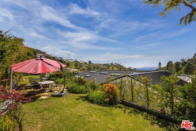 Building Photo - 1336 Bienveneda Ave