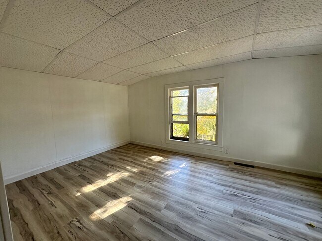 Building Photo - 55 Poplar St