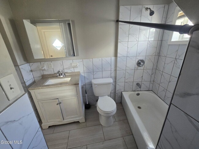 Building Photo - 9 Bayard St