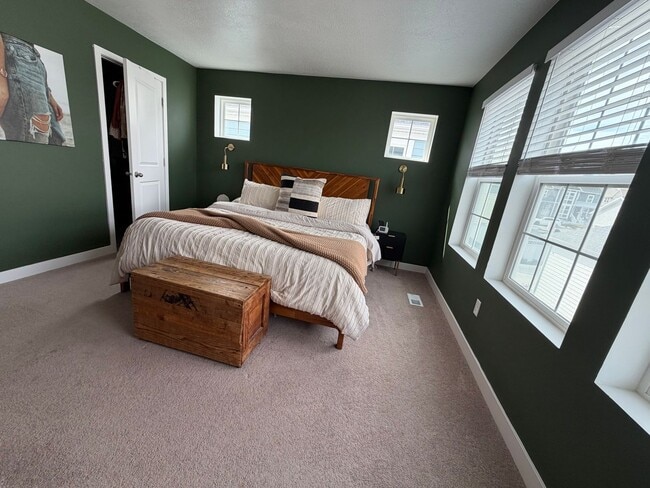 Building Photo - 3 bedroom, 2 bathroom South Jordan Home