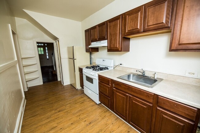 Building Photo - 2026/2027 JHU Off-Campus 5bd/2ba Rowhome w...